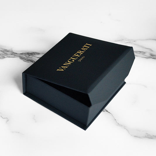 Round necklace: 18 kt yellow gold – Vanguerati Luxury Box
