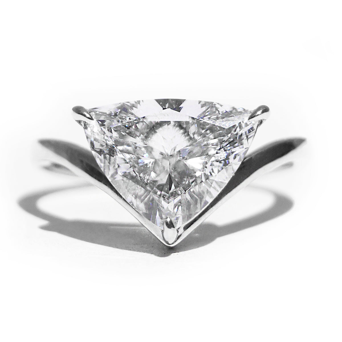 Victoria ring: white gold with 2ct diamond