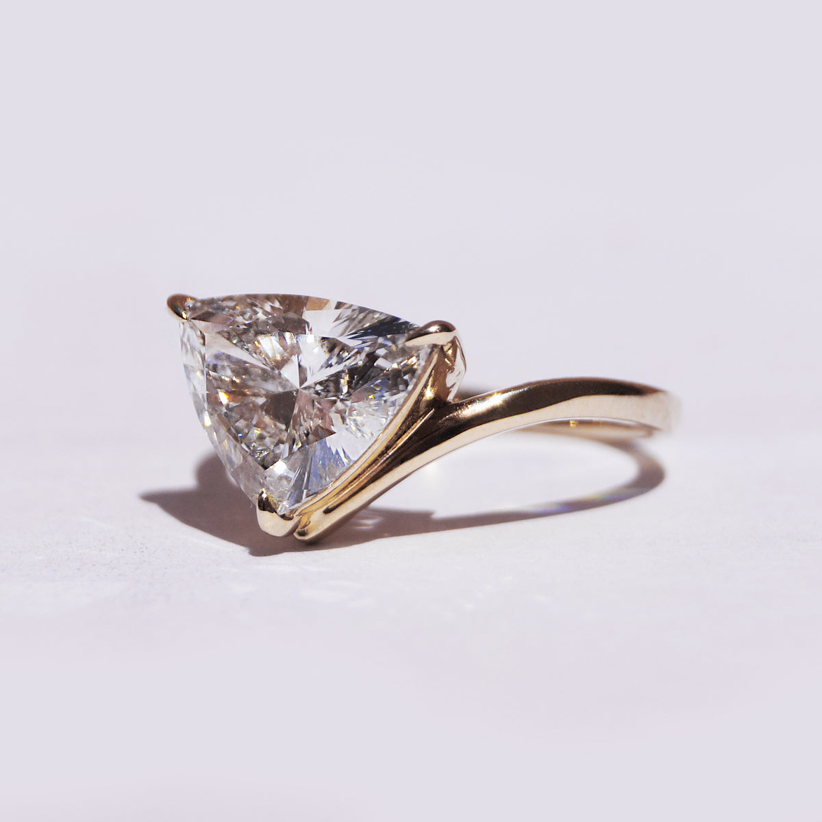 Victoria ring: yellow gold with 2ct diamond – Victoria