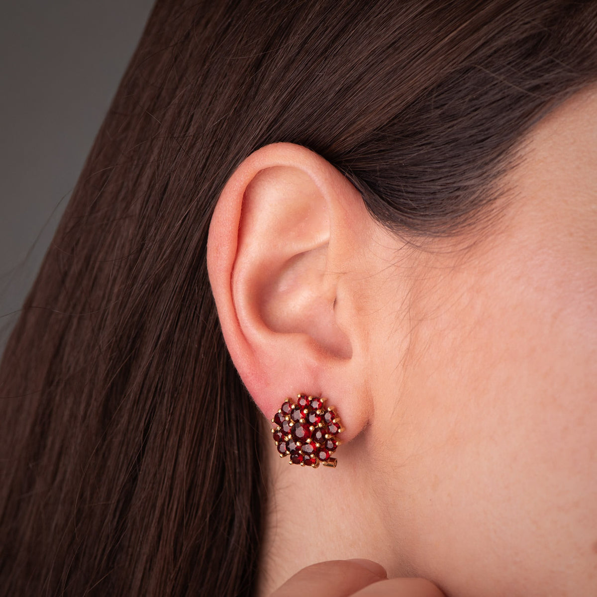 Deep red floral earrings: 18 kt yellow gold