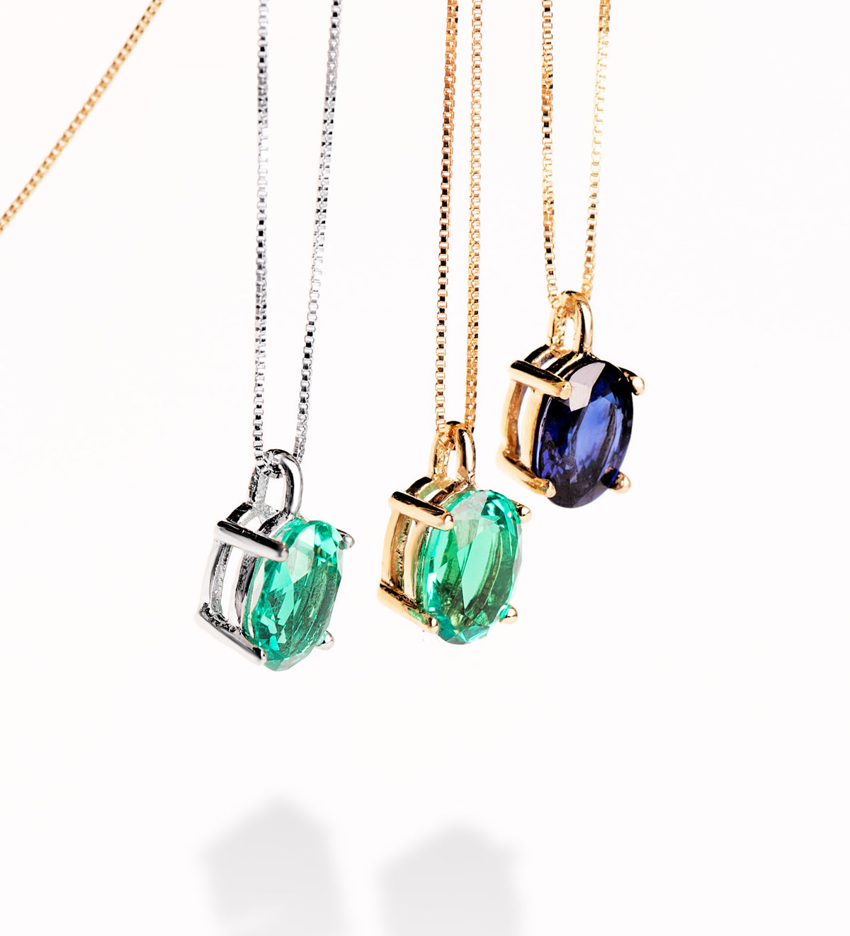 Oval emerald necklace: 18 kt white gold with 0.79ct emerald – 18967Bo