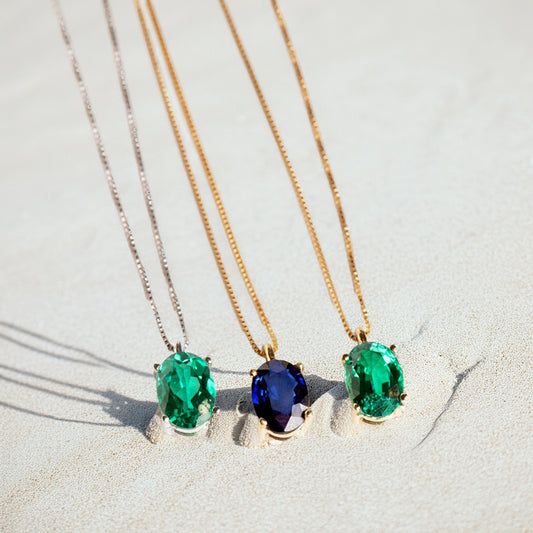 Oval emerald necklace: 18 kt white gold with 0.79ct emerald – Gargantilla Esmeralda Nora Oro Blanco 18K