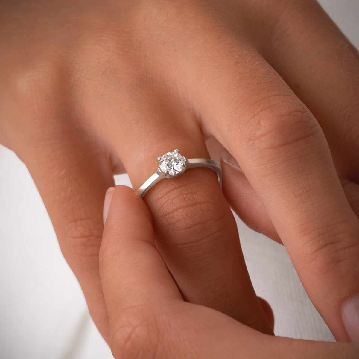 Helen ring: 18kt white gold 0.50ct diamond
