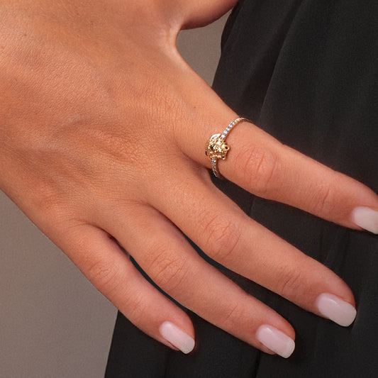 Medusa head ring: 18kt yellow gold