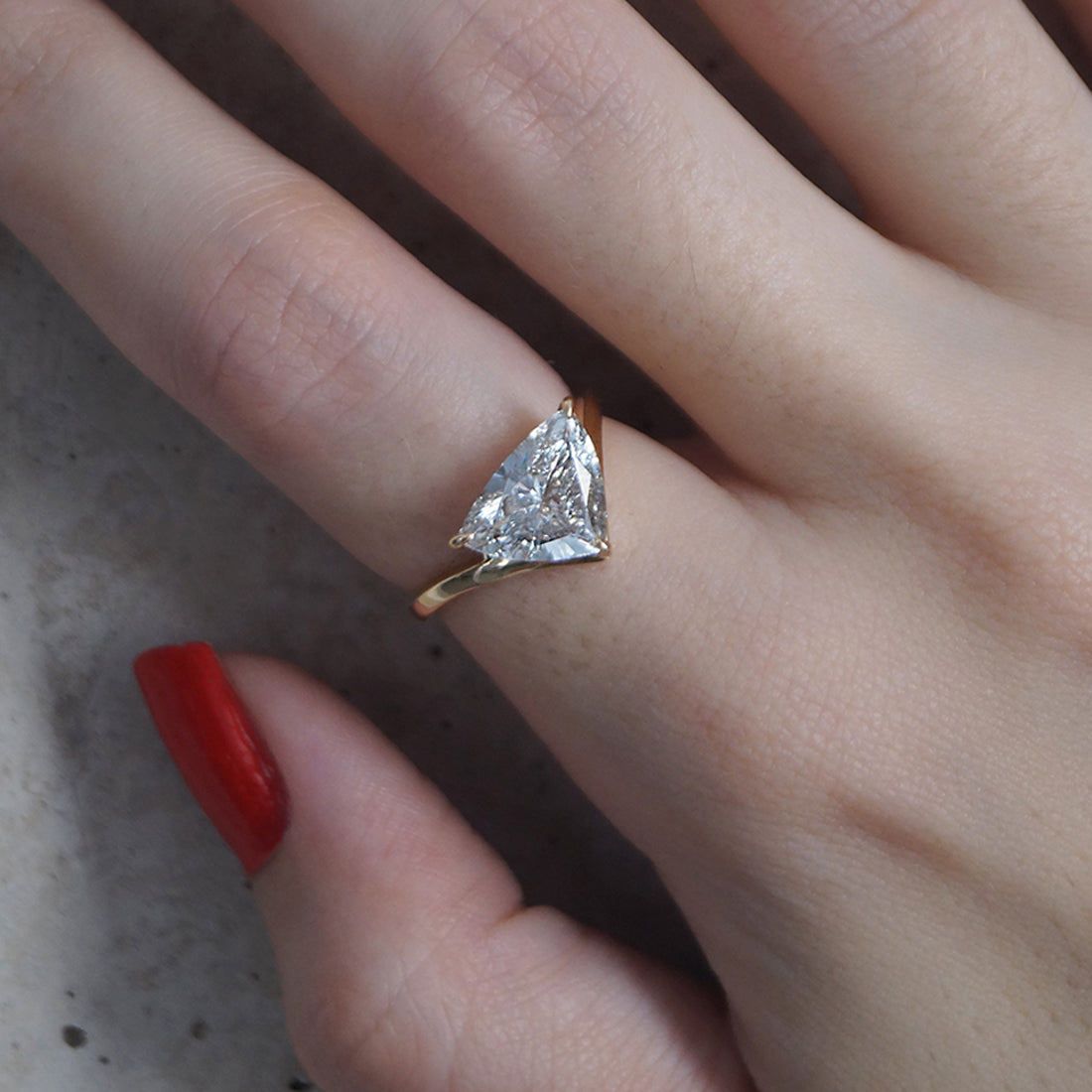 Victoria ring: yellow gold with 2ct diamond
