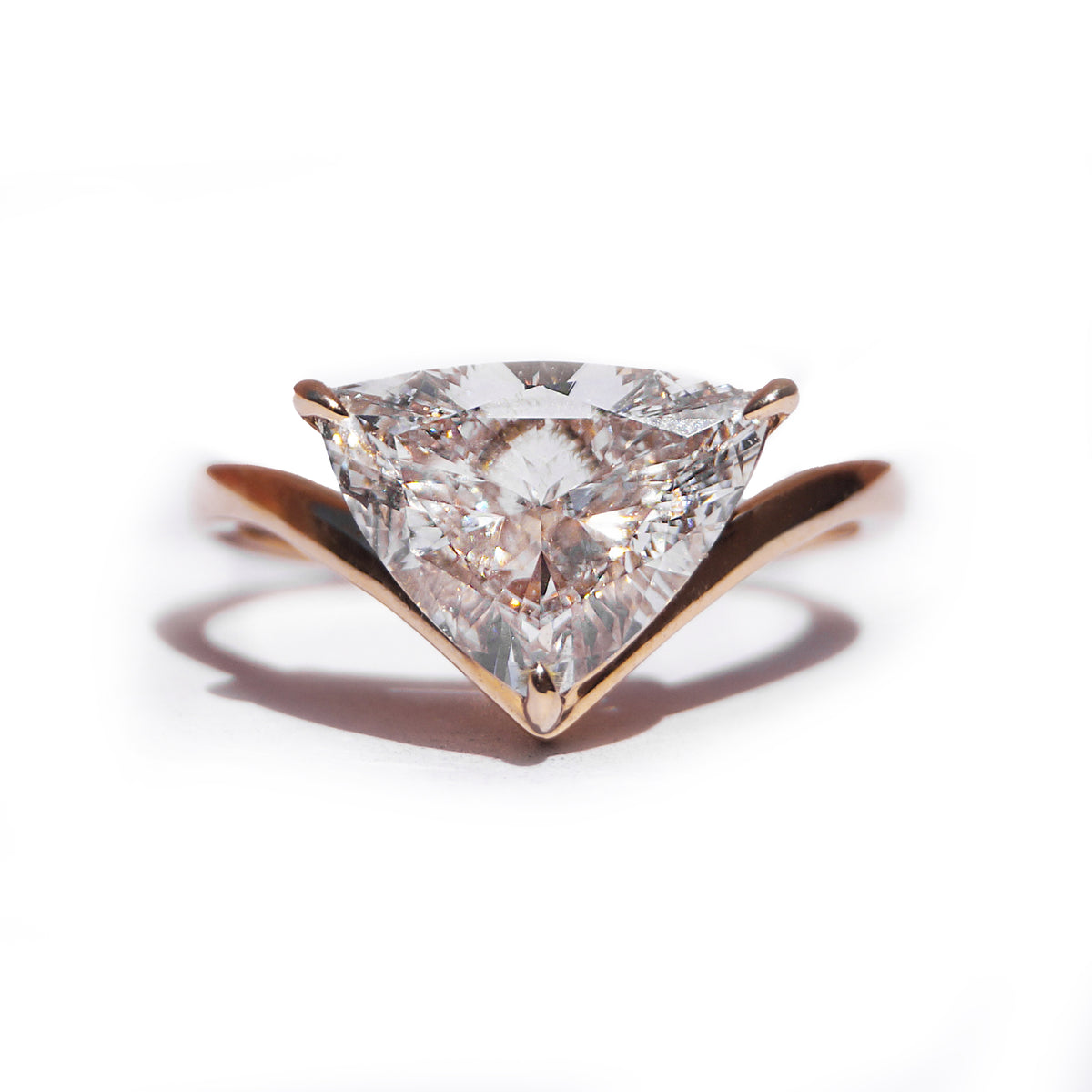 Victoria ring: yellow gold with 2ct diamond – V Shaped Victoria Ring