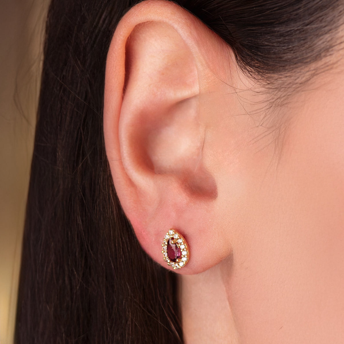 Emily amethyst earrings: 18 kt yellow gold with zirconias