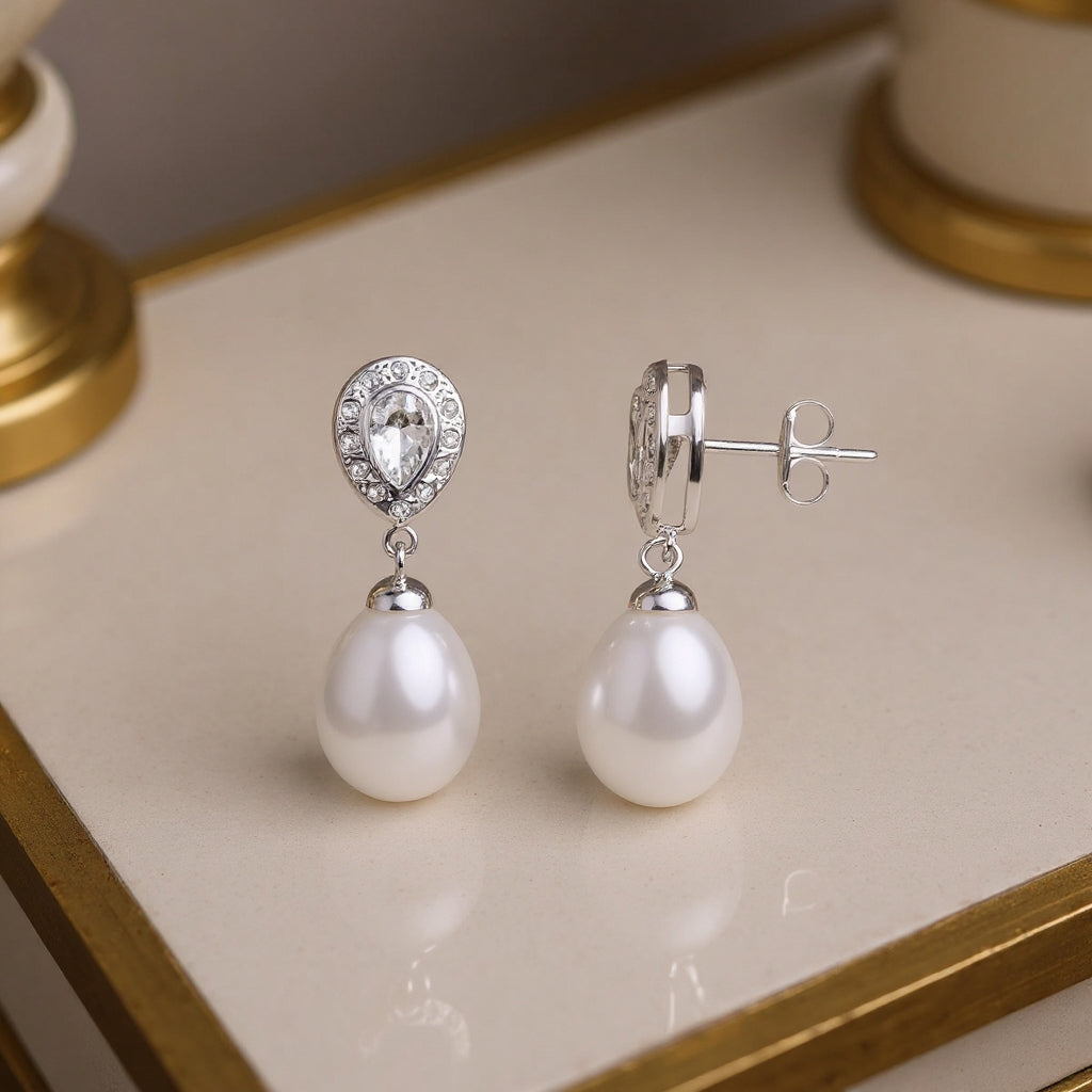 Teardrop earrings: 18 kt white gold