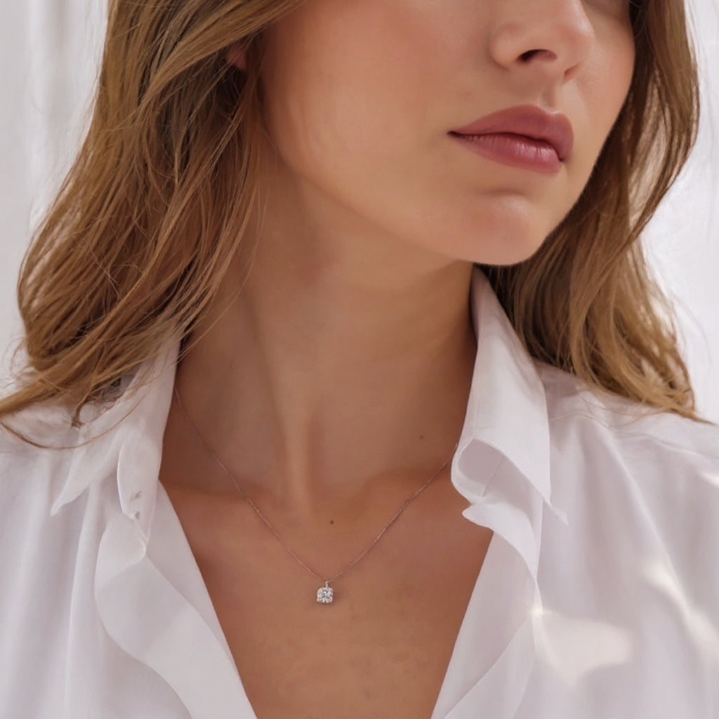 Lively solitaire necklace: 18 kt white gold with 6mm zirconia
