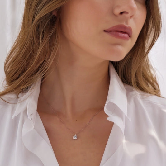 Lively solitaire necklace: 18 kt white gold with 6mm zirconia