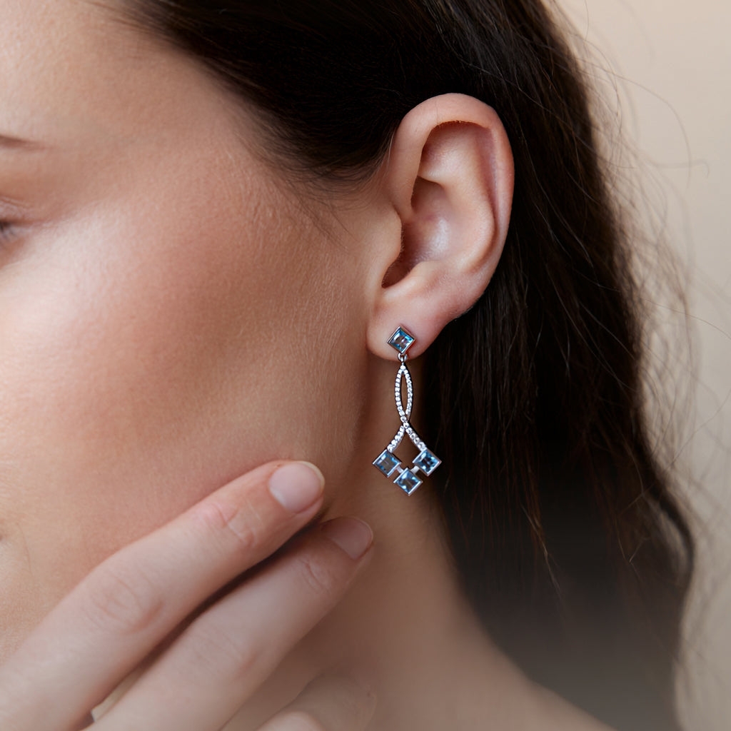Sea drop earrings: white gold with 3.78ct diamonds