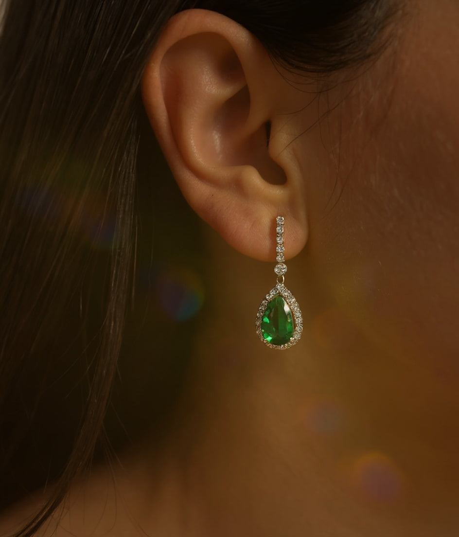 Scarlett dangle green earrings: 18 kt white gold with zirconias – Scarlett Dangle Green Earrings