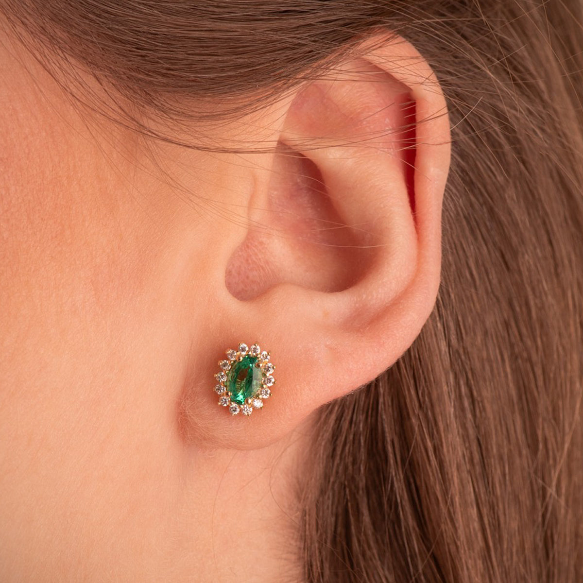 Oval emerald earrings: 18 kt yellow gold with 0,78 emeralds and 0,28ct diamonds – Pendientes Esmeralda Y Diamantes Oro Amarillo 18K (1)