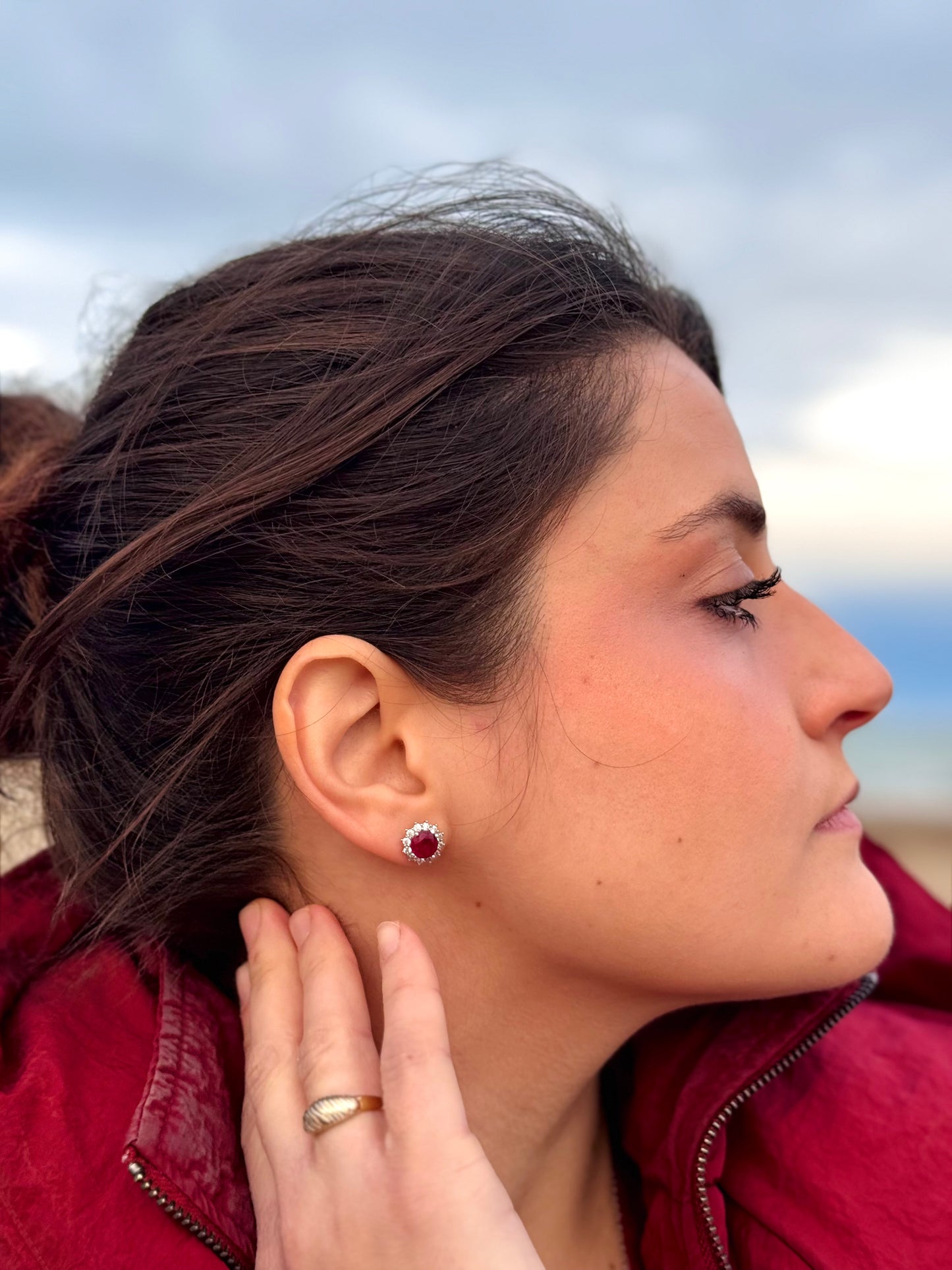 Royal round red earrings: 925 sterling silver
