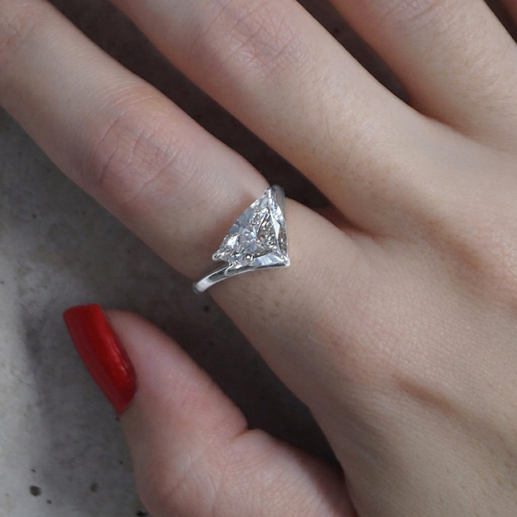 Victoria ring | white gold 2ct diamond